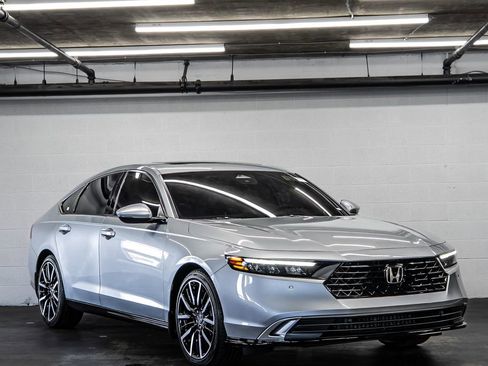 Used 2024 Honda Accord Touring image 7