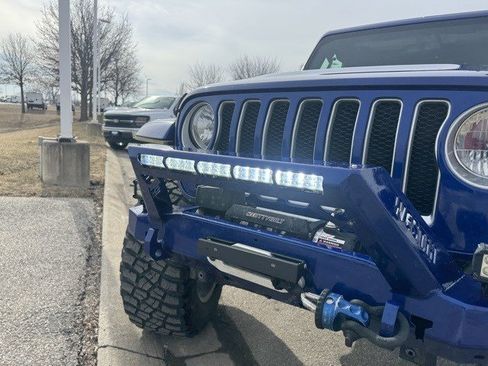 Used 2018 Jeep Wrangler Unlimited Sahara image 11