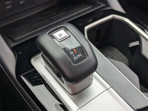 Used 2025 Mitsubishi Outlander SE image 24