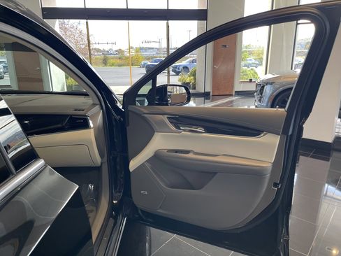 Certified 2022 Cadillac XT6 Premium Luxury image 18