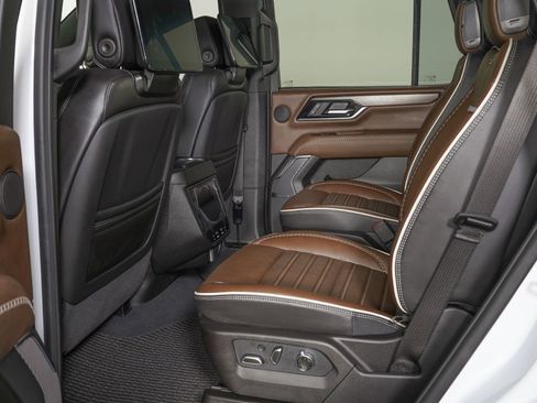 Used 2026 GMC Yukon Denali Ultimate AWD/4WD image 15