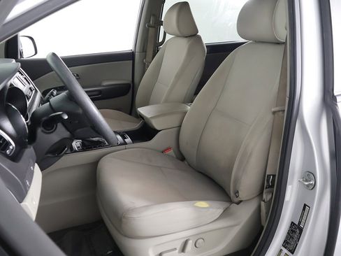 Used 2016 Kia Sedona LX image 22