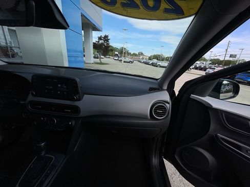 Used 2020 Hyundai Kona SEL Plus FWD image 29