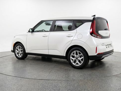 Used 2025 Kia Soul LX w/ LX Technology Package FWD image 6
