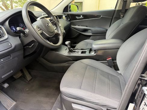 Used 2019 Kia Sorento L image 9