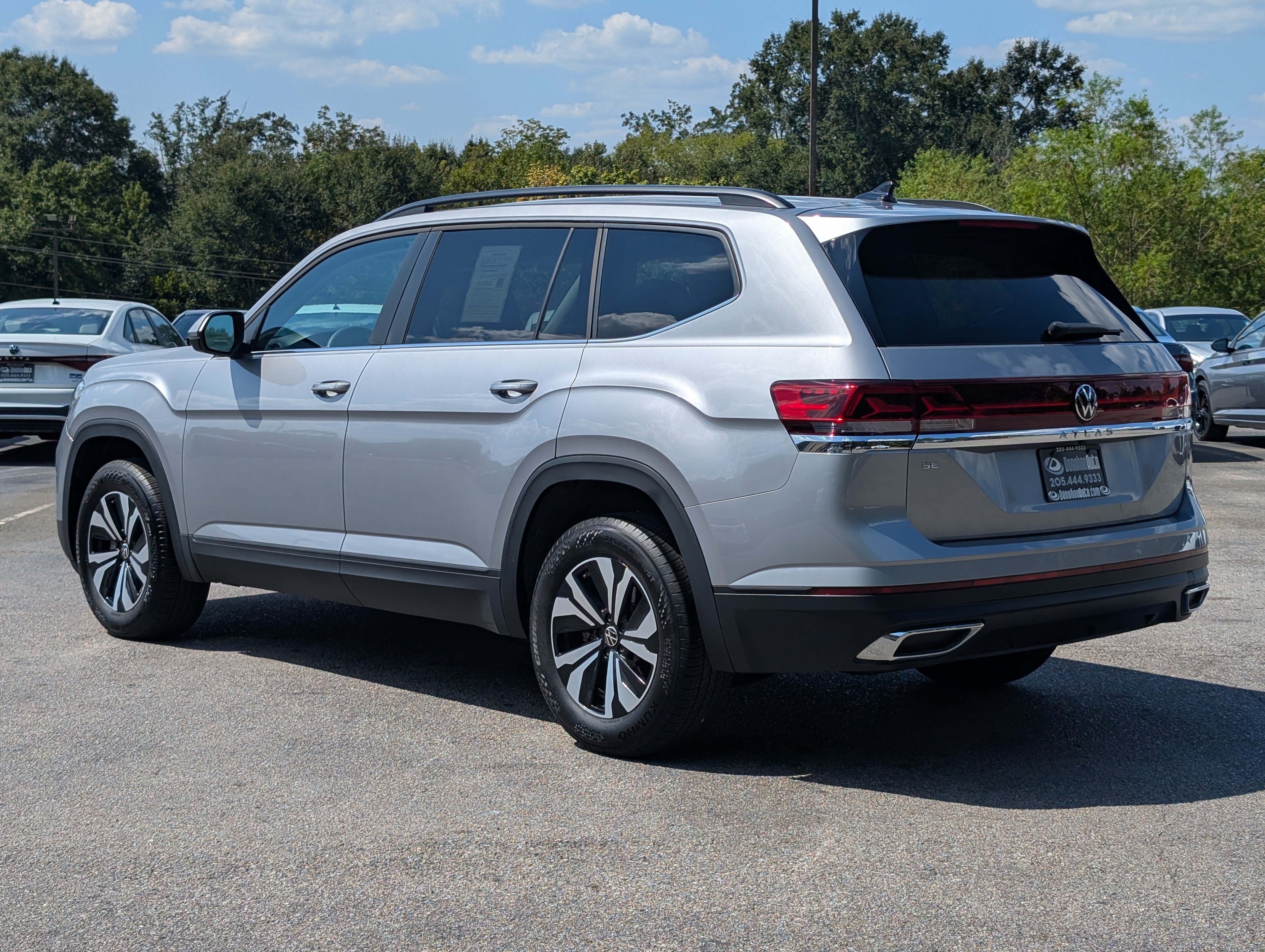 Used 2025 Volkswagen Atlas SE FWD image 9