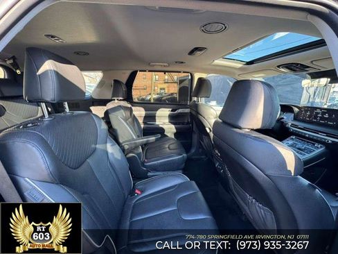Used 2024 Hyundai Palisade SEL w/ Premium Package image 13