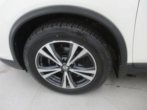 Used 2017 Nissan Rogue SL w/ SL Premium Package AWD/4WD image 4