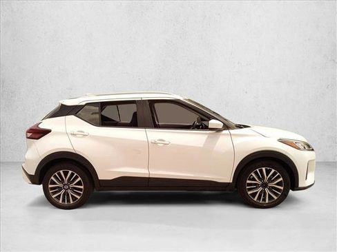 Used 2021 Nissan Kicks SV FWD image 4