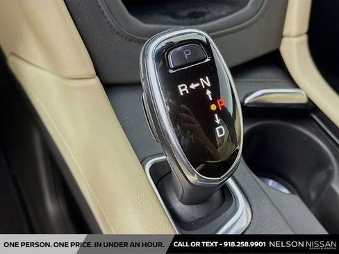 Used 2017 Cadillac XT5 FWD image 16