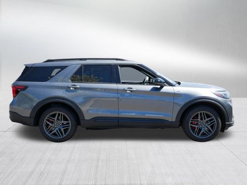 Used 2025 Ford Explorer ST-Line w/ ST-Line Street Pack AWD/4WD image 8
