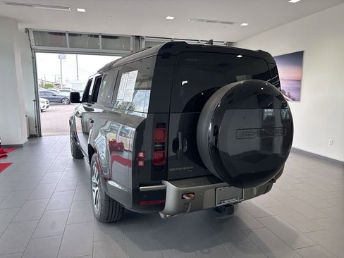 Used 2023 Land Rover Defender 130 X-Dynamic SE AWD/4WD image 6