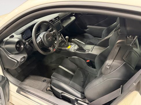 Used 2025 Toyota GR86 Premium w/ Performance Package RWD image 10