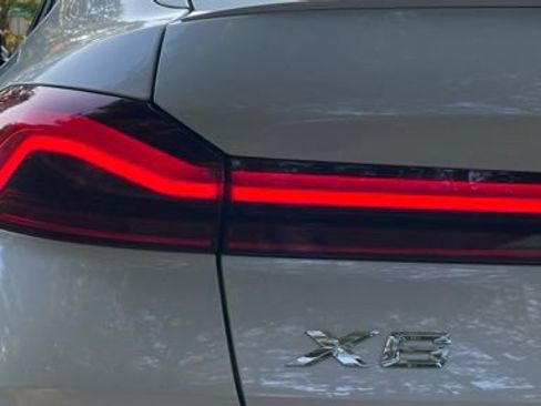 Used 2022 BMW X6 xDrive40i w/ Premium Package image 9