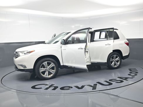 Used 2011 Toyota Highlander Limited w/ Tow Pkg AWD/4WD image 22