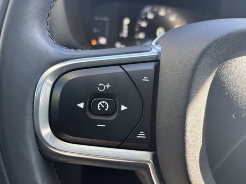 Used 2018 Volvo XC60 T5 Momentum w/ Protection Package Premier image 10