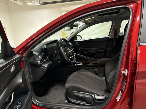 Used 2025 Hyundai Elantra SEL FWD image 21