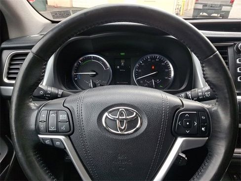 Used 2015 Toyota Highlander Limited image 23