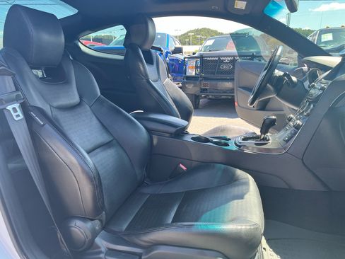 Used 2016 Hyundai Genesis Coupe 3.8 image 15
