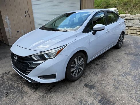 Used 2024 Nissan Versa SV FWD image 2