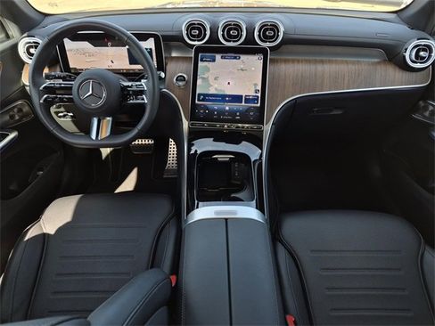 Certified 2025 Mercedes-Benz GLC 300 4MATIC image 32
