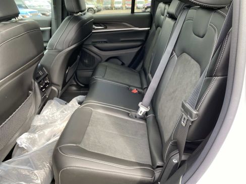 New 2026 Jeep Grand Cherokee Altitude image 7