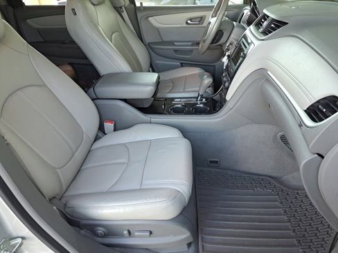 Used 2016 Chevrolet Traverse LT image 15