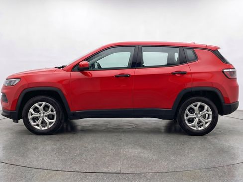 Used 2025 Jeep Compass Latitude AWD/4WD image 5