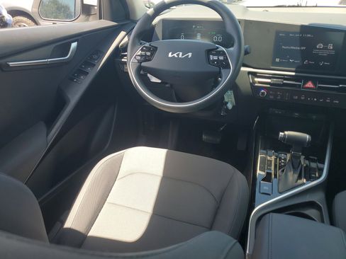 Used 2024 Kia Niro LX FWD image 19