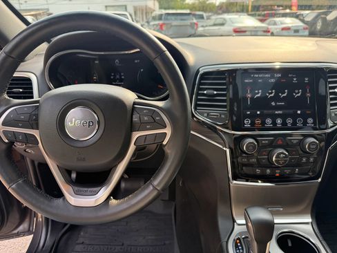 Used 2021 Jeep Grand Cherokee Limited AWD/4WD image 16