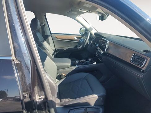 Used 2024 Volkswagen Atlas SE AWD/4WD image 15