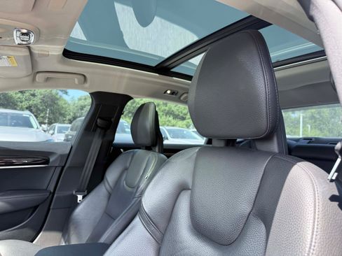 Used 2018 Volvo S90 T5 Momentum w/ Convenience Package FWD image 11
