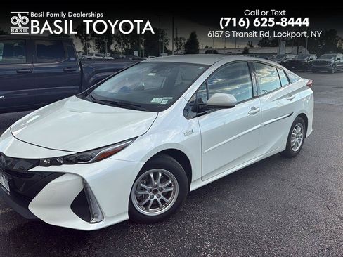 Used 2020 Toyota Prius Prime XLE FWD image 1