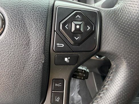 Used 2018 Toyota Tacoma TRD Sport w/ Technology Package AWD/4WD image 14