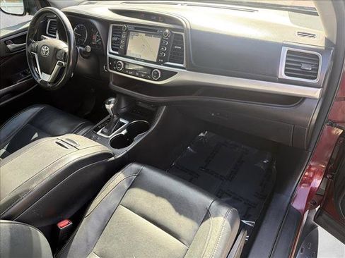 Used 2017 Toyota Highlander XLE image 27