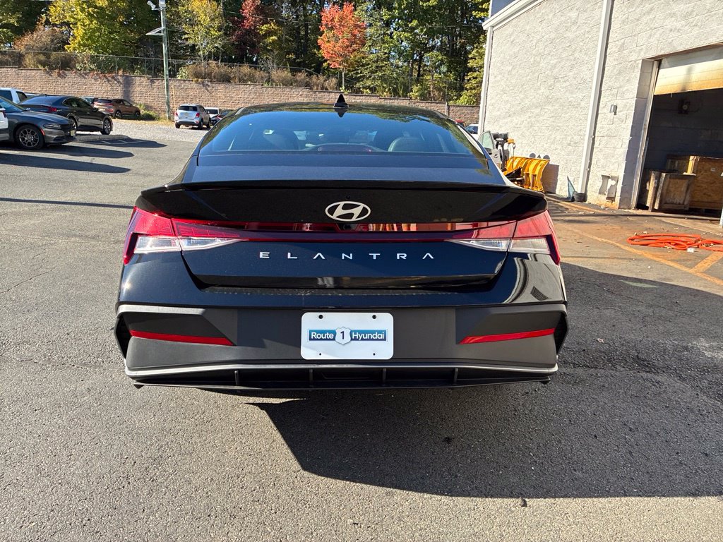 New 2026 Hyundai Elantra SEL Sport FWD image 6