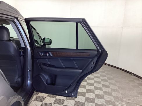 Used 2018 Subaru Outback 2.5i Limited AWD/4WD image 11