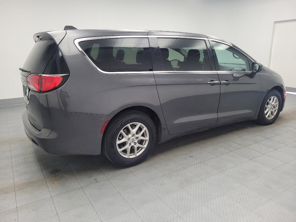 Used 2022 Chrysler Voyager LX FWD image 10