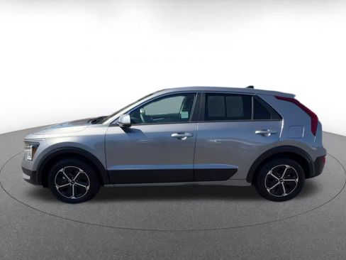Used 2026 Kia Niro LX FWD image 9