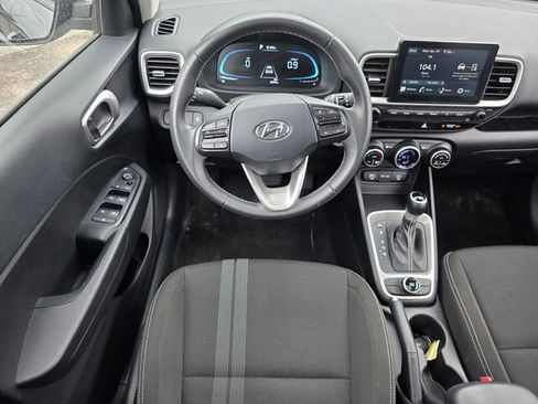 Used 2025 Hyundai Venue SEL FWD image 8