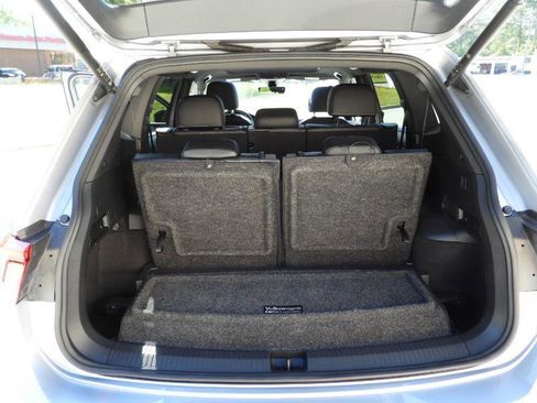 Used 2022 Volkswagen Tiguan SE R-Line image 39