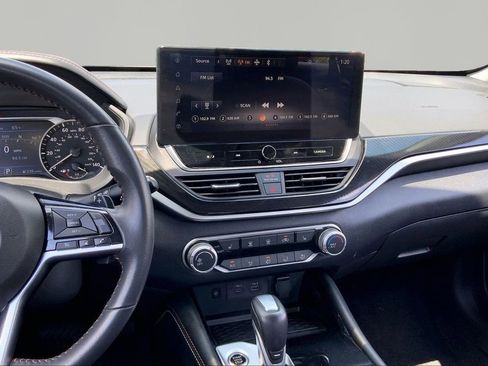 Used 2024 Nissan Altima 2.5 SR w/ SR Premium Package FWD image 9