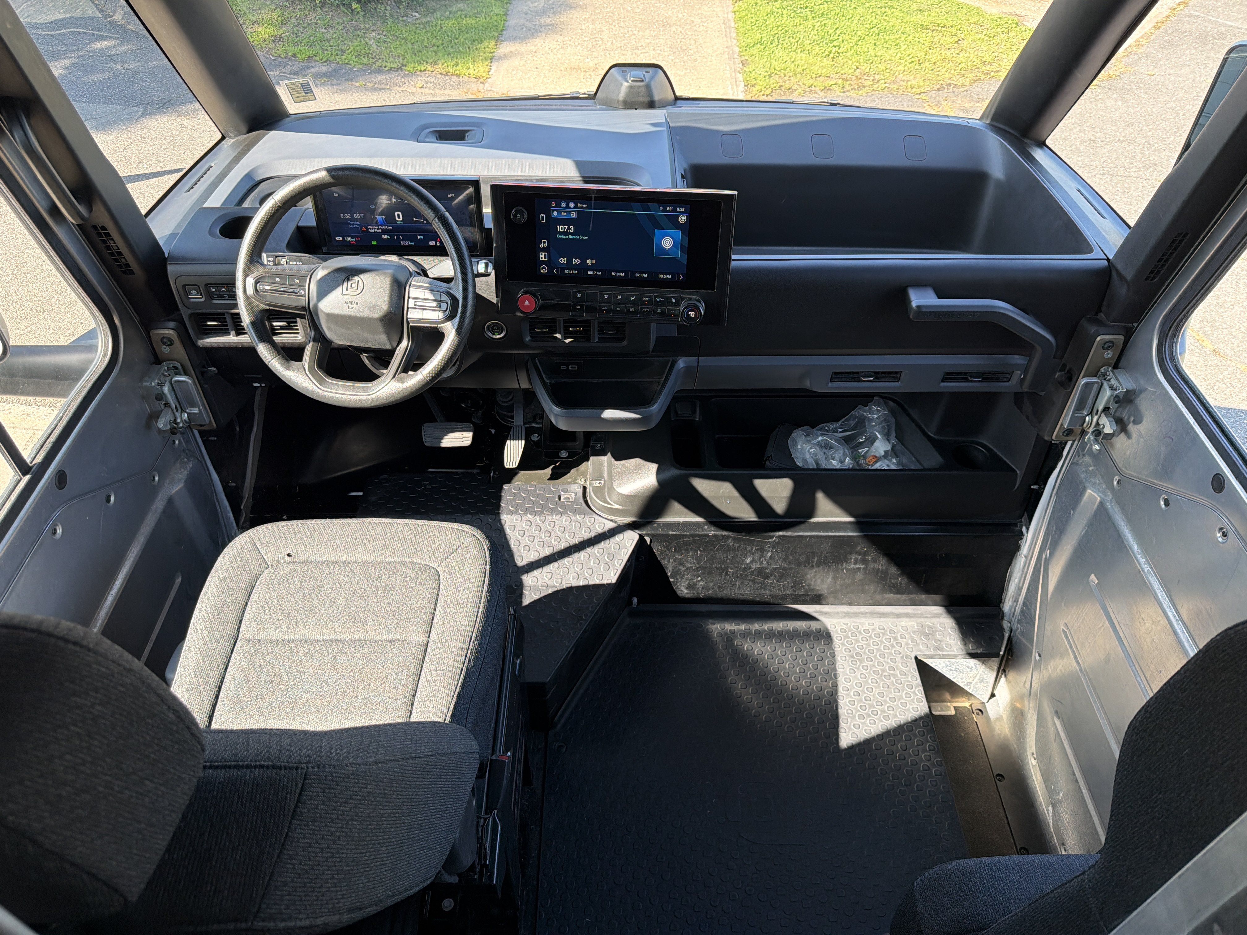 Used 2024 Chevrolet Brightdrop 600 w/ Commercial Equipment Package AWD/4WD image 19