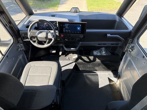 Used 2024 Chevrolet Brightdrop 600 w/ Commercial Equipment Package AWD/4WD image 19