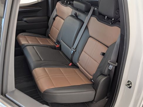 Used 2023 Chevrolet Silverado 1500 High Country w/ Technology Package RWD image 17