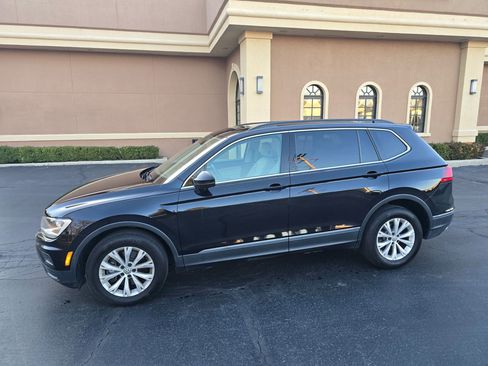Used 2018 Volkswagen Tiguan SE w/ Panoramic Sunroof Package image 8