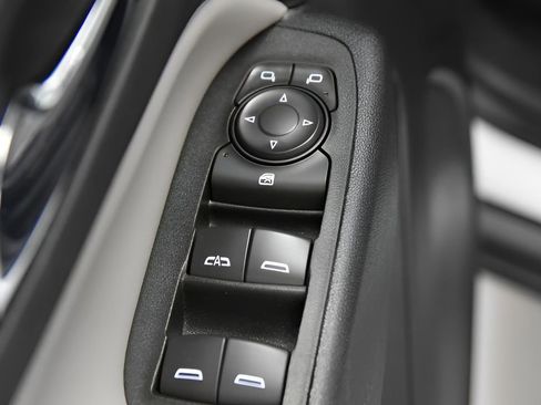 Used 2022 Chevrolet Equinox LS AWD/4WD image 17