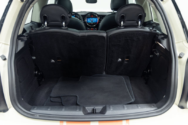 Used 2022 MINI Cooper 2-Door Hardtop FWD image 9