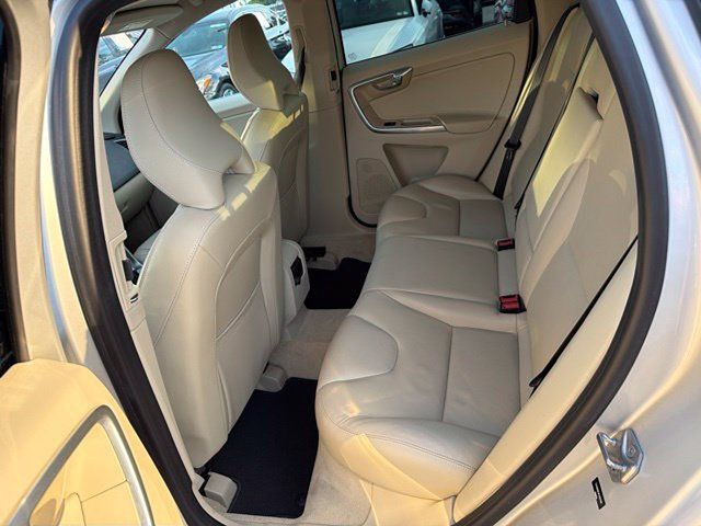 Used 2015 Volvo XC60 T6 AWD/4WD image 15