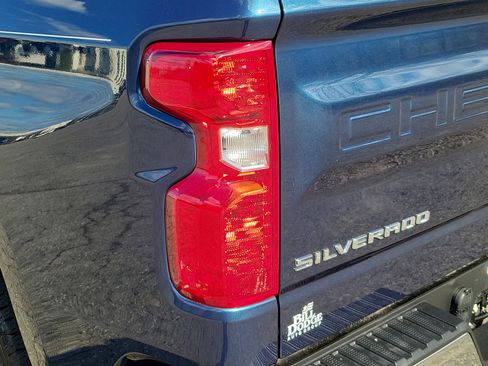 Used 2021 Chevrolet Silverado 1500 LT AWD/4WD image 11